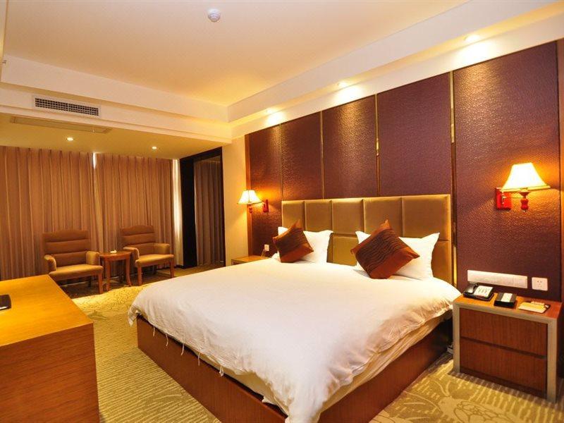 Golden Phoenix Hotel Jinghong Exterior photo